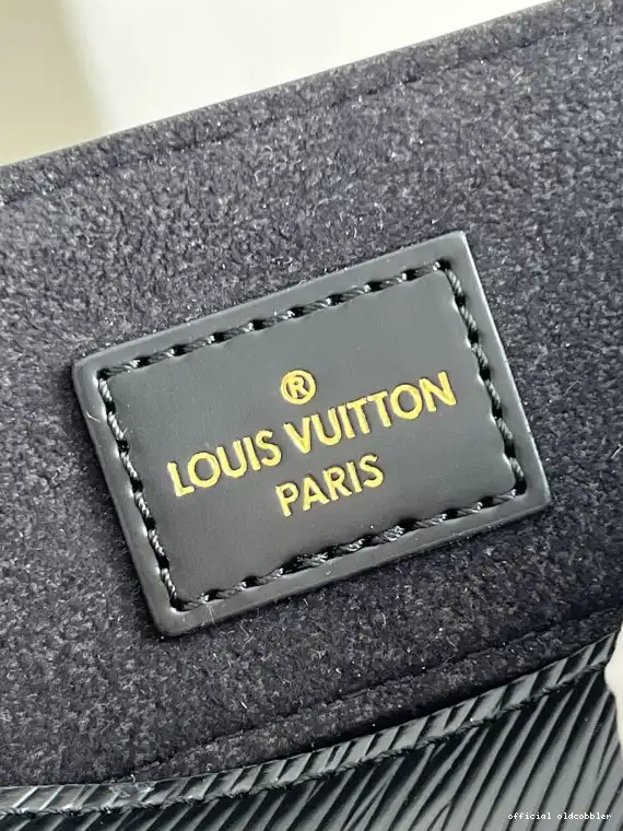 Official oldcobbler SAC VUITTON PETIT LOUIS PLAT 0630